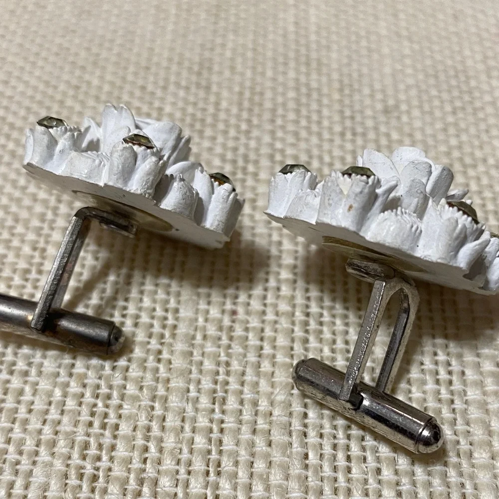 Elegant vintage White rose  Floral rhinestone cuff links
